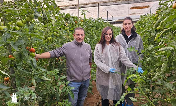 Juan Castillo con Mª del Mar López y Patricia Castillo, de Plant Health Care / agroautentico.com