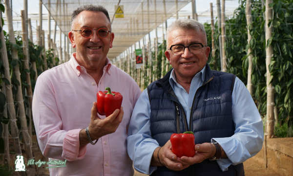 Paco Molina y Bonifacio Sánchez con los nuevos rojos de HM.Clause / agroautentico.com