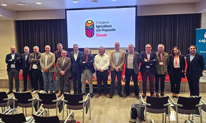 Foto de familia del II Congreso Agricultura con Propósito de cooperativa Granada La Palma y centrado en el tomate / agroautentico.com