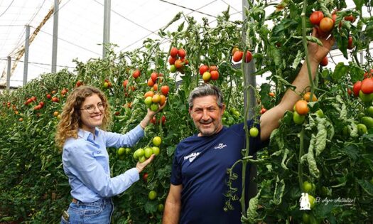 Rocío Redondo, CapGen, con el agricultor de la finca, Juan José Berenguel / agroautentico.com