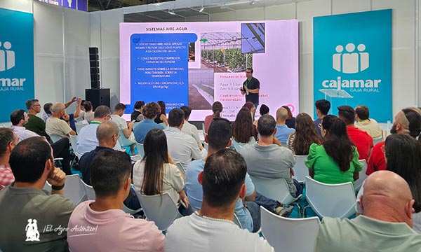 Charla de Esteban Baeza en la feria de Almería dedicada la relación entre control de clima y nivel de plagas / agroautentico.com