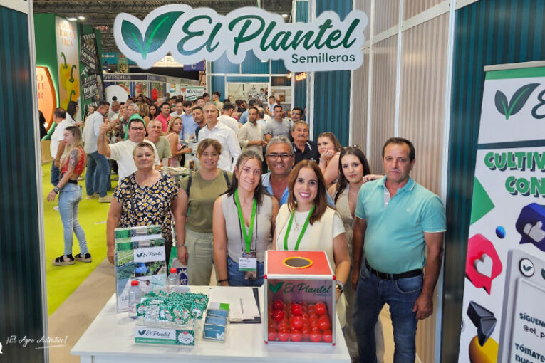 Cientos de agricultores encuentran su casa en El Plantel
