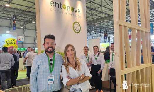 Francisco Cara, gerente de Entonova, con María Legaz, representante de SEDQ / agroautentico.com