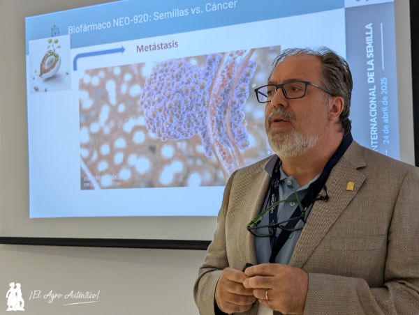 José Carlos Prados, catedrático del departamento de Anatomía y Embriología Humana de la Facultad de Medicina de la Universidad de Granada, en la presentación de un nuevo biofármaco / agroautentico.com