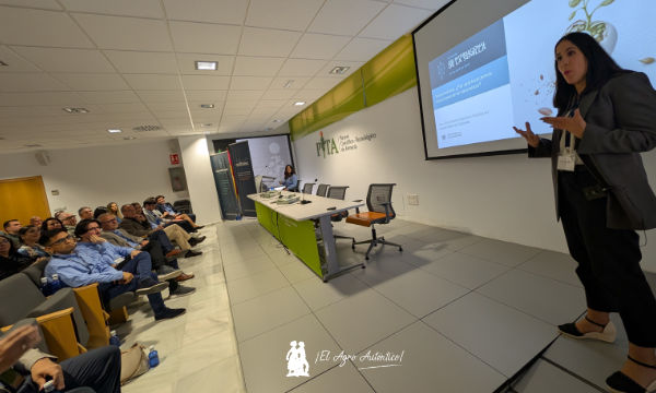 La investigadora del grupo de Química Inorgánica de la Universidad de Granada (UGR), Gloria Belén Ramírez-Rodríguez, en las jornadas de Beyond Seeds / agroautentico.com