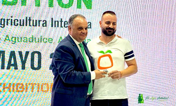 Juan Carlos Molina, de Unicaja y Álex Martín Cara, gerente y breeder de pimiento de Sur Seeds- agroautentico 2
