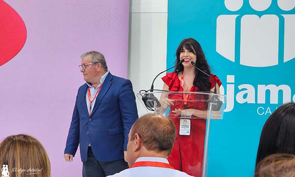 Elisabeth Marín, directora de marketing y sostenibilidad, presenta el acto de 'Embajadores' de Vicasol / agroautentico.com