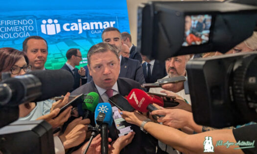 El ministro de Agricultura Luis Planas en la Finca Experimental de Cajamar en Almería / agroautentico.com