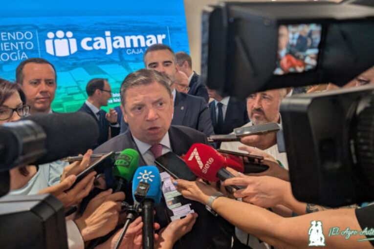 Cajamar celebra 50 años de Las Palmerillas inaugurando edificio con laboratorio de biotecnología