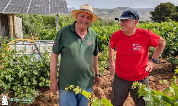 Gabriel Bosquet de Cepa Bosquet en Laujar con José Antonio Palop de Ecohigiene / agroautentico.com