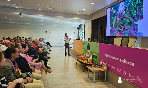 El investigador israelí Jonathan Maoz en el III Congreso Agricultura con Propósito sobre aguacate de cooperativa La Palma Granada / agroautentico.com