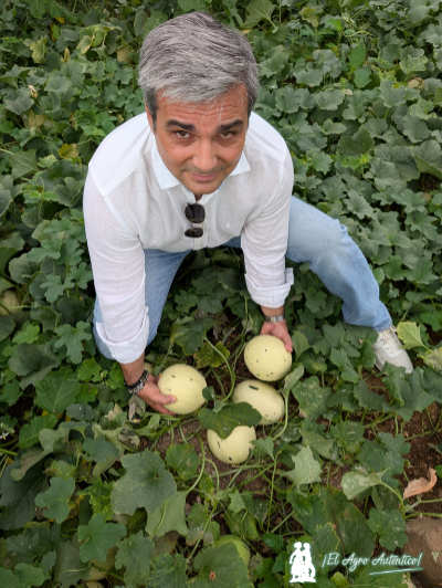 José Antonio Brao, gerente de la cooperativa San Isidro Labrador (Copisi), con Little Planet / agroautentico.com