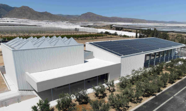 Nuevo edificio. Por otros 50 años más de Las Palmerillas de Cajamar / agroautentico.com