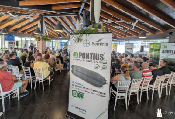 Bayer presenta en Motril sus últimos dos pepinos: Pontius y Aurelius