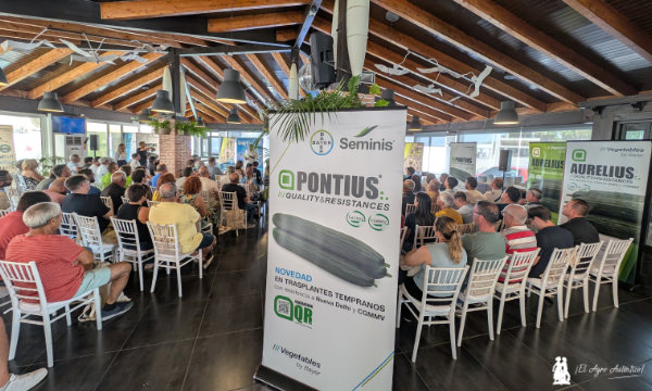 Bayer presenta en Motril sus últimos dos pepinos: Pontius y Aurelius