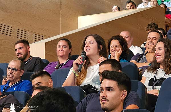 Presentación de 'Frankie' de Biobest en el Teatro de El Ejido / agroautentico.com