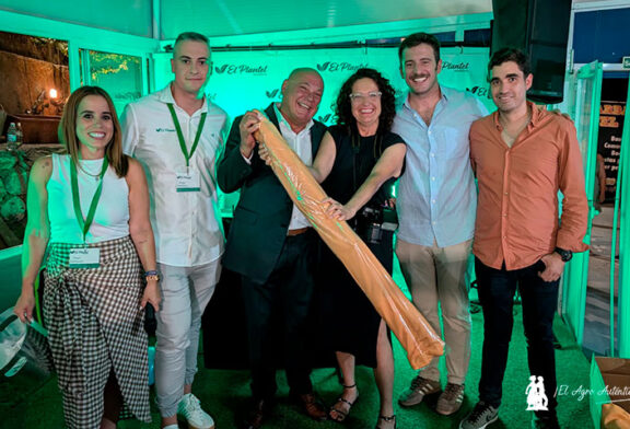 Velada entre amigos para agradecer el trabajo del agricultor de la costa de Granada