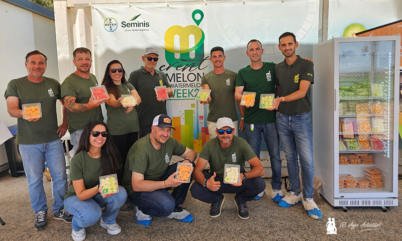 Equipo de Bayer Seminis con las marcas CyroLine y OrangeCandy y el resto de variedades de melón y sandía / agroautentico.com