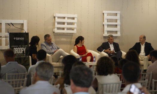 Tertulia en la jornada del olivar de Lainco en Córdoba para presentar Droopy / agroautentico.com
