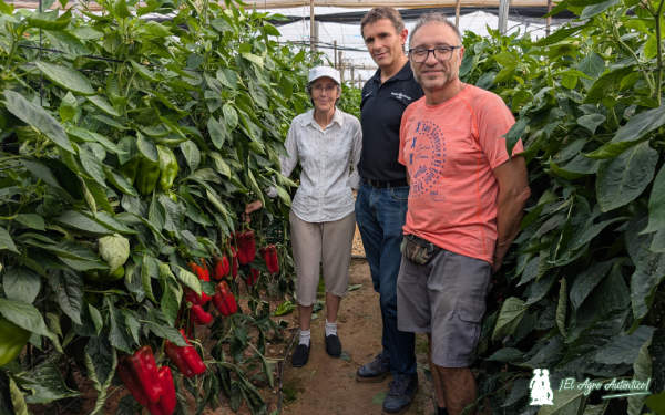 José Luis Márquez con Montse y Antonio, agricultores de Balerma / agroautentico.com