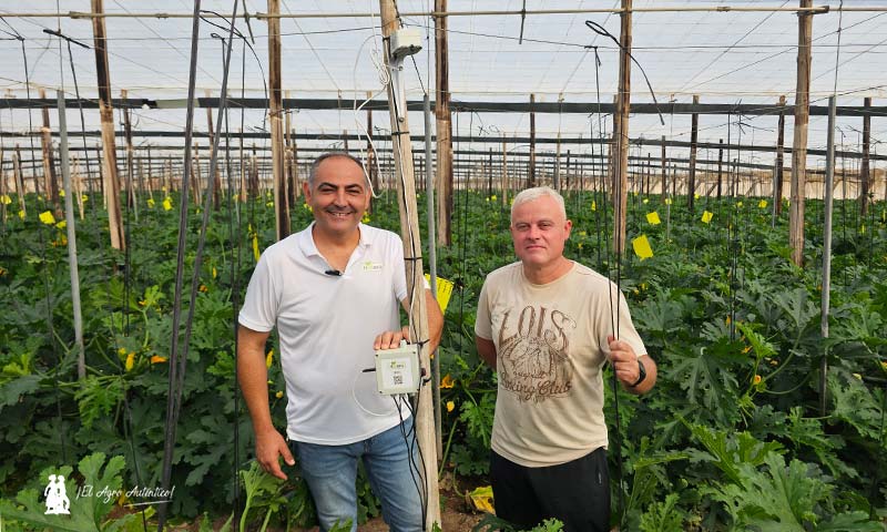 José Pizarro, gerente de Hiotera, con el agricultor José Fernández / agroautentico.com