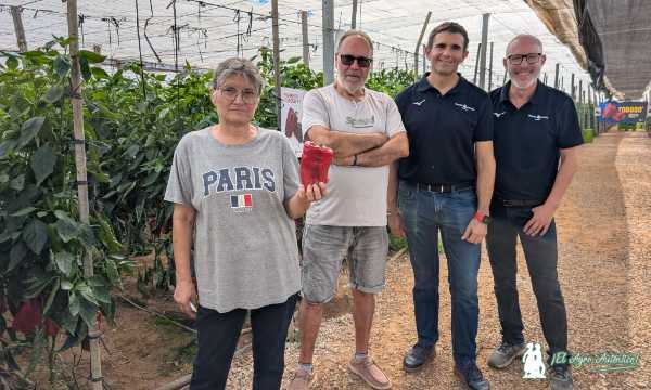 Paqui y Sebastián, agricultores, con José Luis y Antonio, de Ramiro Arnedo / agroautentico.com