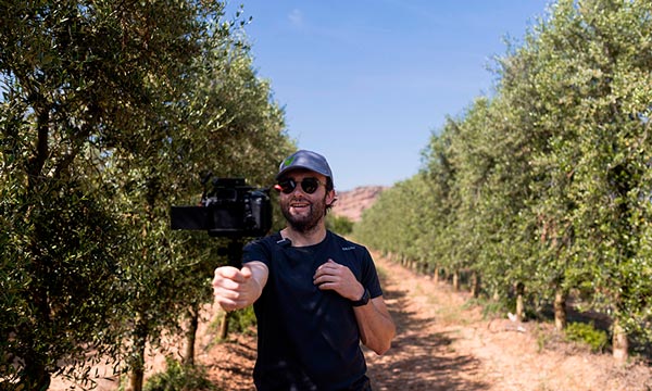 BASF lanza en España la serie Follow a Farmer  para mostrar el auténtico día a día del campo con Lucía Morales Pérez de Agrofamily y Alberto Fernández-Velilla 2