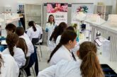 Cerca de 800 estudiantes almerienses participan en los talleres científicos de Bayer durante la Semana de la Ciencia
