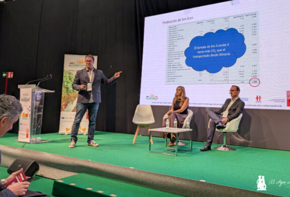 El tomate europeo de kilómetro cero emite 4 veces más CO2 que un tomate almeriense de exportación