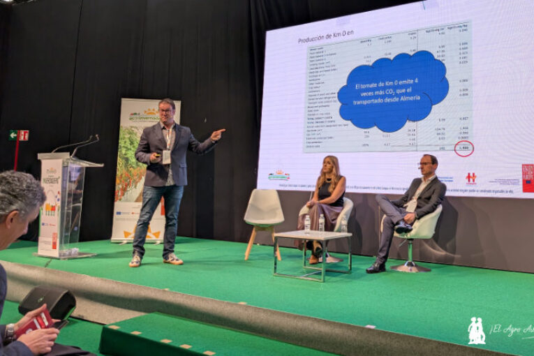 El tomate europeo de kilómetro cero emite 4 veces más CO2 que un tomate almeriense de exportación