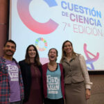 Oriol y Helena, monologuistas de Big Van Ciencia, con Elisa y Susana, representantes de Bayer / agroautentico.com