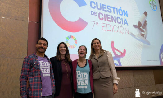 Oriol y Helena, monologuistas de Big Van Ciencia, con Elisa y Susana, representantes de Bayer / agroautentico.com