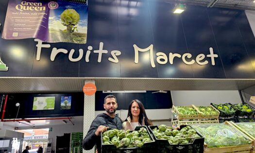 Los hermanos Anna y Xavi Marcet al frente de este puesto de Mercabarna que apuesta decididamente por la alcachofa Green Queen / agroautentico.com