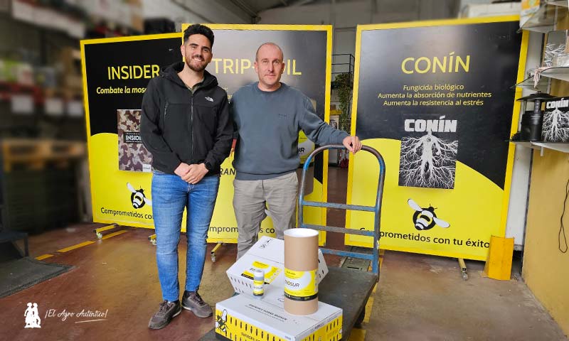 Eduardo Tamayo y Fran Arcos. Técnicos Biosur control Parvispinus / agroautentico.com