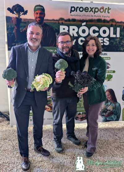 Fernando Gómez, José Antonio Arcos y Amparo Pellicer. Sakata brócoli / agroautentico.com