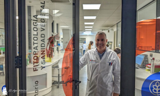 Francisco Garrido nos abre las puertas del laboratorio de Fitopatología y Sanidad Vegetal de Labcolor / agroautentico.com