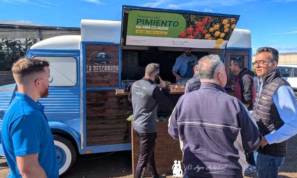 Furgona en la Semana de campo de california de HM.Clause / agroautentico.com