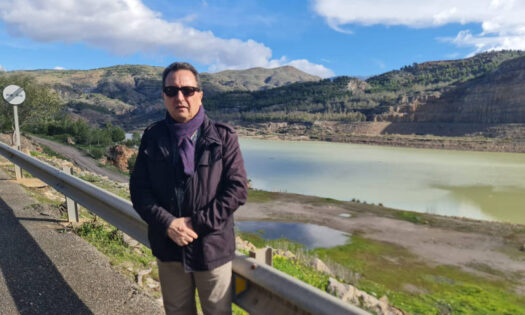 José Antonio Fernández en el embalse del Negratín, donde se dan las condiciones para el trasvase a la comarca del Almanzora / agroautentico.com