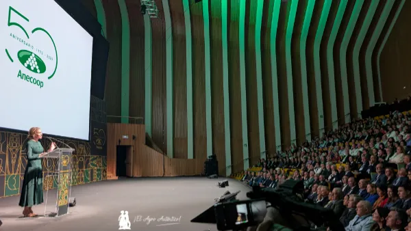 Corazón Anecoop. Celebración del 50 Aniversario en la Ciudad de las Artes y de las Ciencias de Valencia / agroautentico.com