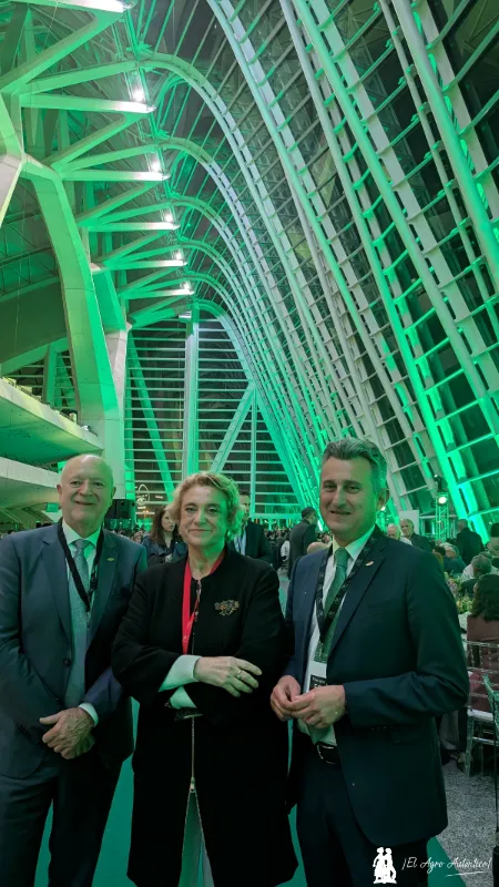 Joan Mir, director general; Piedad Coscollá, responsable de marketing e imagen corporativa; y Alejandro Monzón, presidente de Anecoop / agroautentico.com