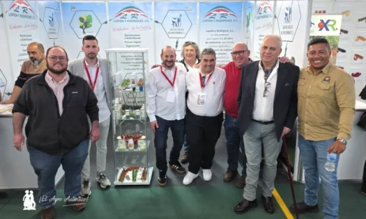 Lupión y Rodríguez presente con sus distribuciones en la II Expo Cherry en Albuñol