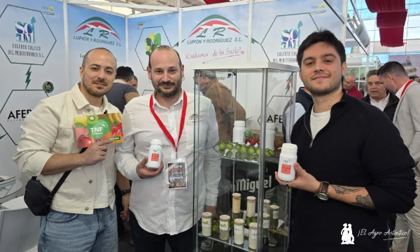 Lupión y Rodríguez presente con sus distribuciones en la II Expo Cherry en Albuñol 4