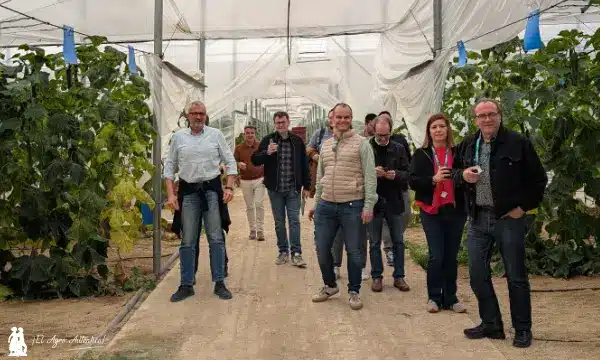Prensa especializada en las visitas de campo con Koppert / agroautentico.com