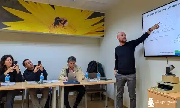 Valter Ceppi explicando todo el proceso de I+D que hay detrás de Limonica Ulti-Mite / agroautentico.com
