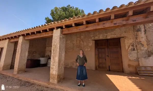 Ana García en la masía de la Finca Sinyent / agroautentico.com