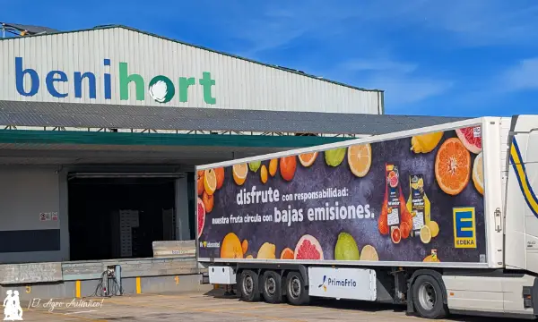 Camiones cargando en la cooperativa Benihort / agroautentico.com