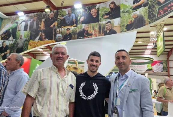 ‘Puro Arte’ de Hazera a través de dos agricultores de Níjar, Blas y Alejandro, padre e hijo