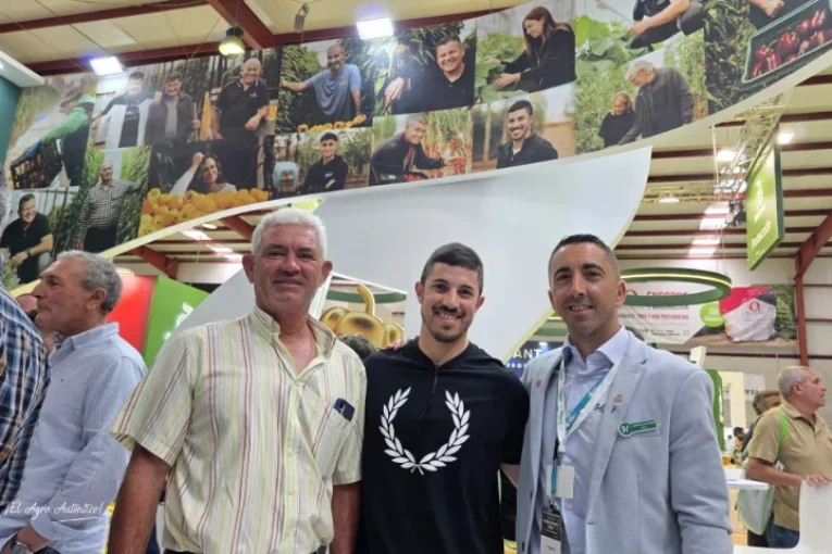 ‘Puro Arte’ de Hazera a través de dos agricultores de Níjar, Blas y Alejandro, padre e hijo