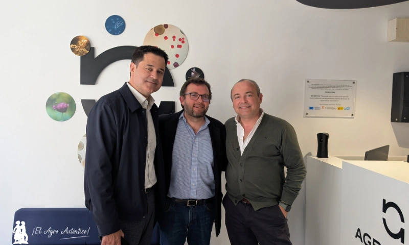 José Antonio Arcos con Joel Jerónimo, CEO de Agronova Biotech, y Paulo Iria Antunes, director comercial / agroautentico.com