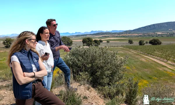 Paco Moreno, Joana Oliveira y Camille Bernal de Agronova Biotech / agroautentico.com